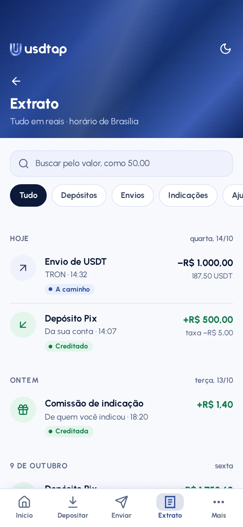 Tela do extrato: o envio de USDT a caminho, o depósito Pix creditado e a comissão de indicação, tudo em reais e no horário de Brasília.